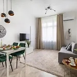 Kiraly Home By Stn