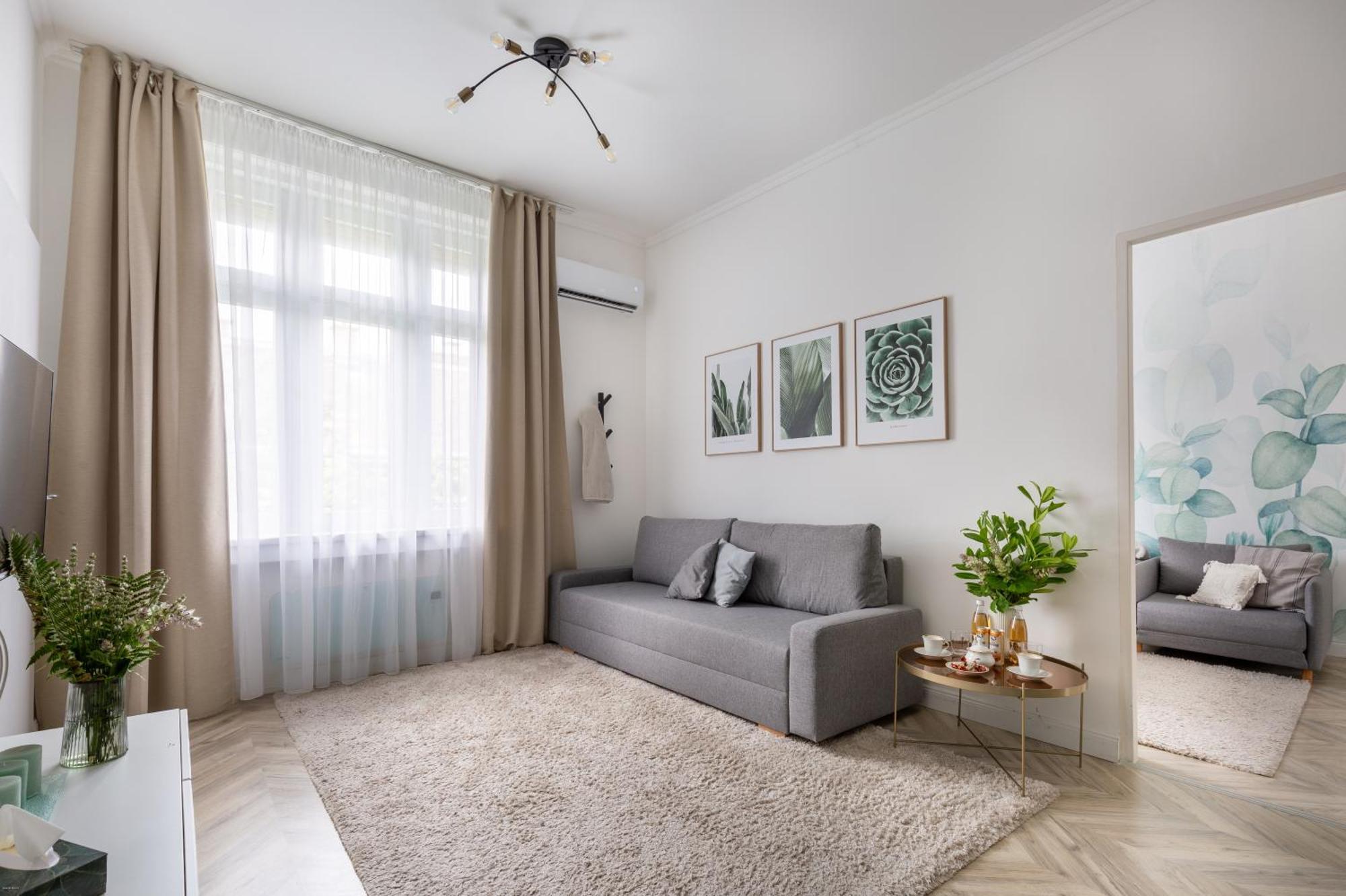 Kiraly By Stn * Budapest